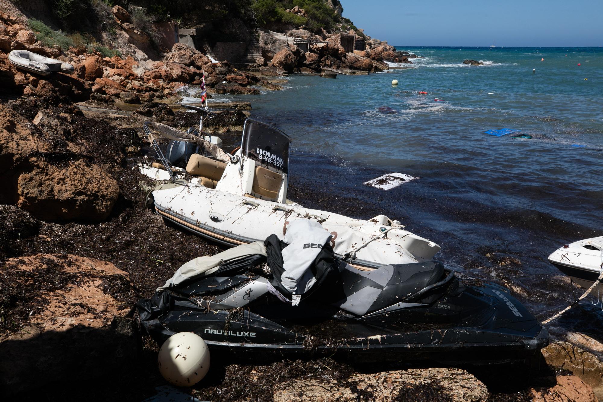 Así han quedado los barcos de una cala de Ibiza por el fuerte viento