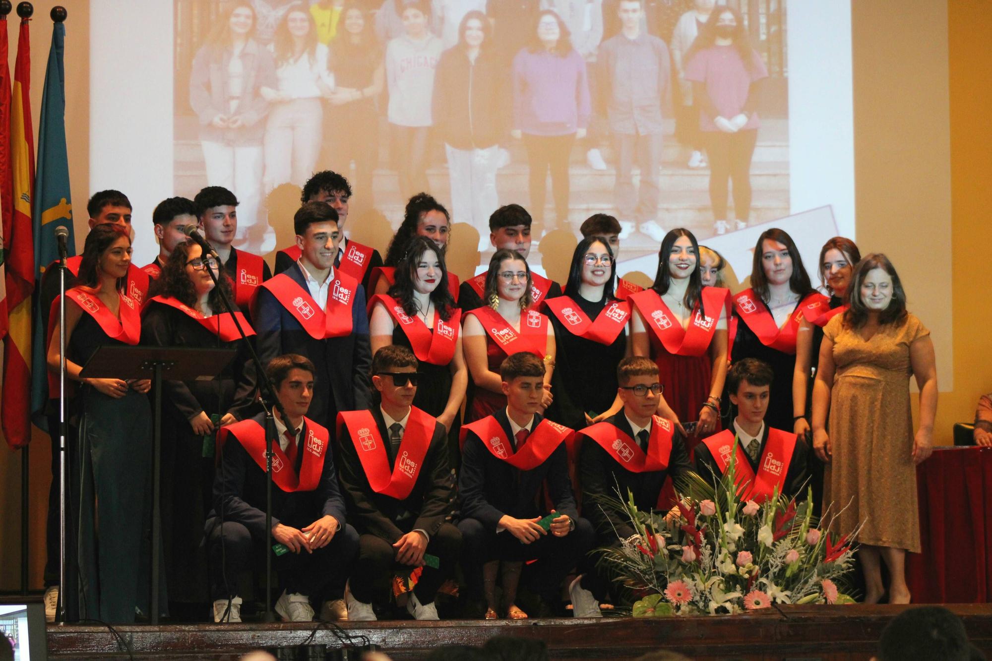 Tarde de graduaciones en los centros educativos de Gijón