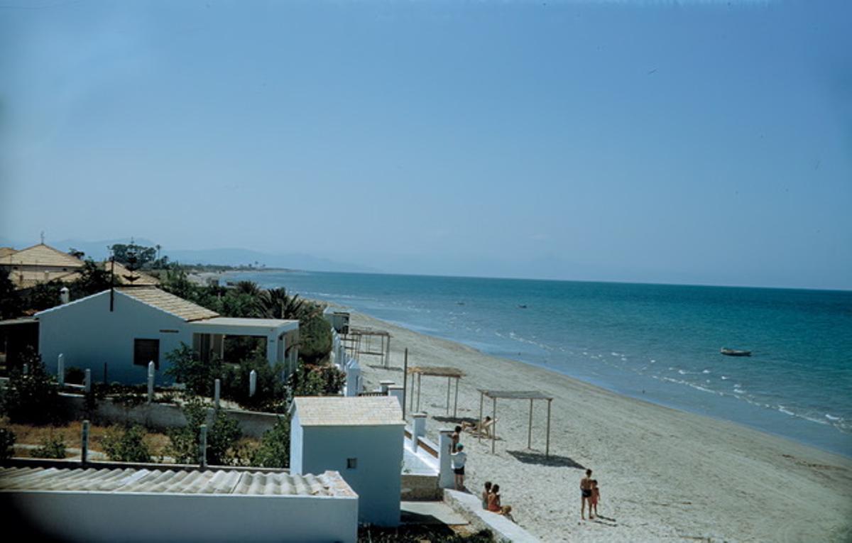 Imagen de la playa de Dénia en los años 50