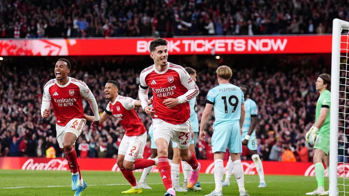 El Arsenal roza la Premier con un triunfo por la mínima ante el Burnley