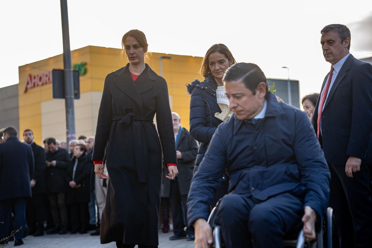 La portavoz de Más Madrid en el Ayuntamiento, Rita Maestre (i); la portavoz del PSOE en el Ayuntamiento, Reyes Maroto (c) y el presidente del Pleno de Cibeles, Borja Fanjul (2d)