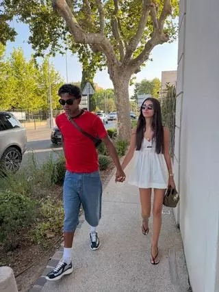 La familia crece: Lamine e Inés acogen a dos cachorros