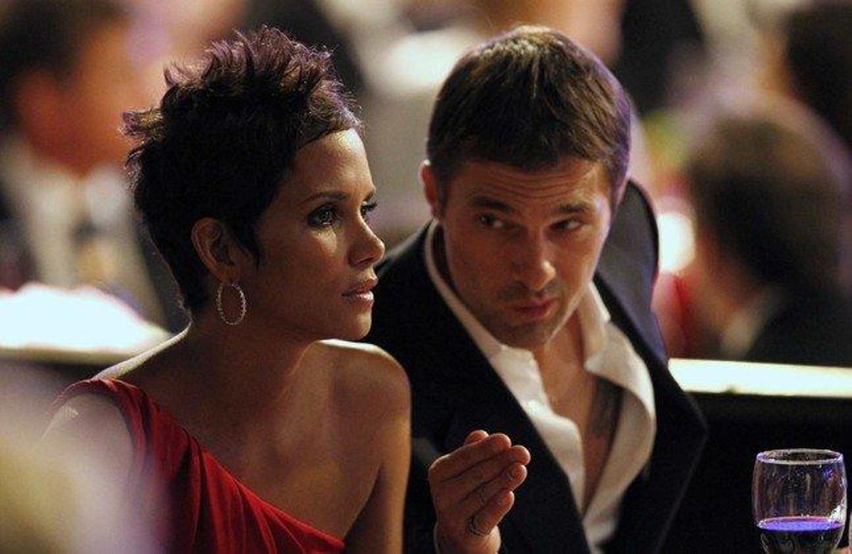 Halle Berry i la seva actual parella, l’actor Olivier Martinez, durant una gala benèfica a Beverly Hills, l’octubre del 2010. Halle Berry i la seva actual parella, l’actor Olivier Martinez, durant una gala benèfica a Beverly Hills, l’octubre del 2010.