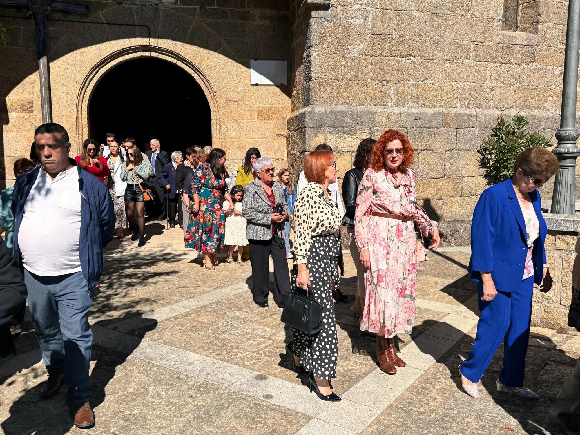 Villadepera honra a la Virgen del Rosario