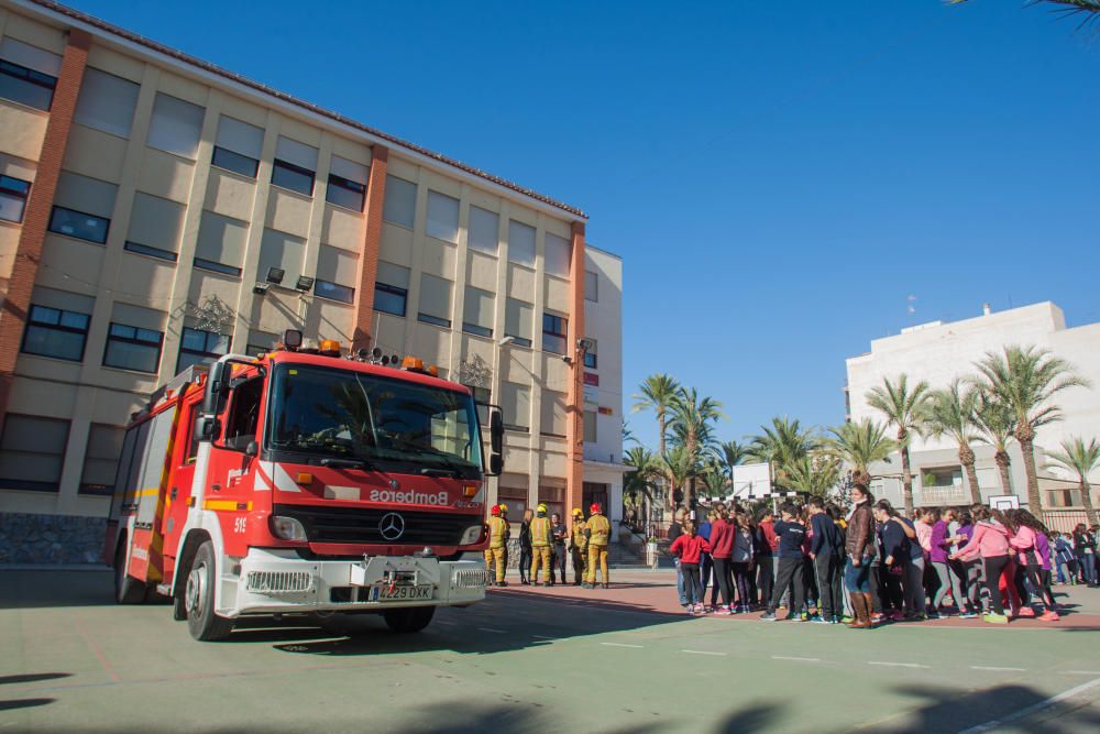 Simulacro de terremoto en un colegio de Elche