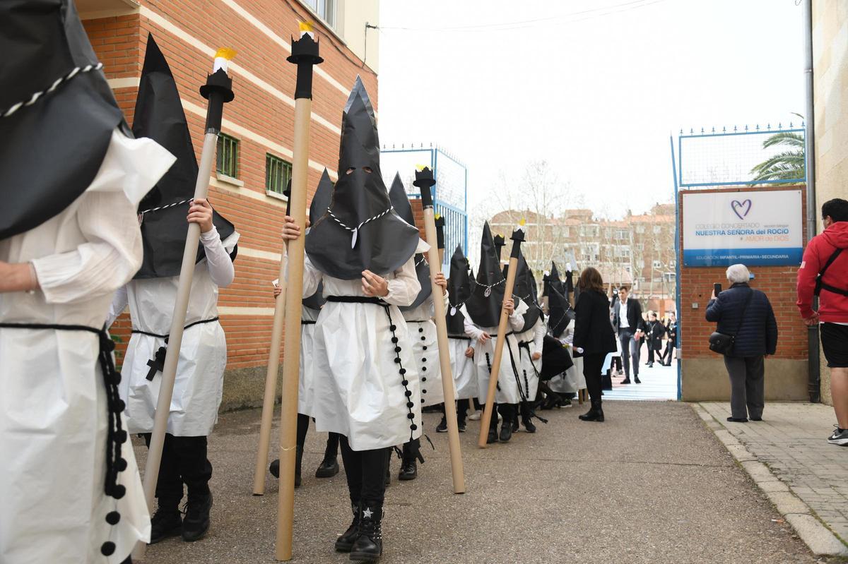 Procesión del colegio Nuestra Señora del Rocío Amor de Dios Procesión del colegio Nuestra Señora del Rocío Amor de Dios