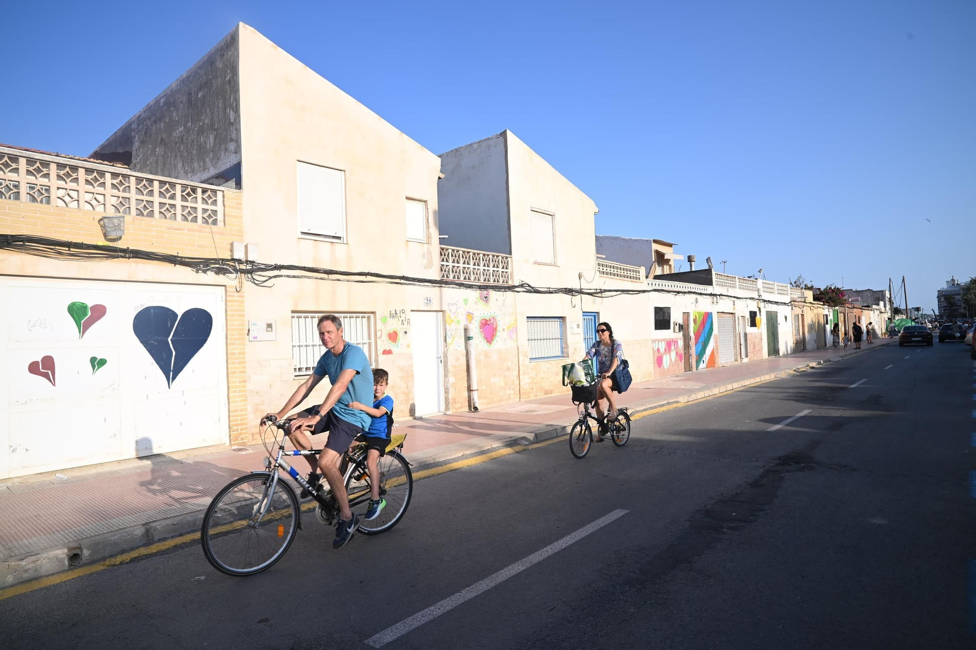 Corazones rotos en playa Babilonia: Los vecinos piden apoyo para mantener las casas en pie