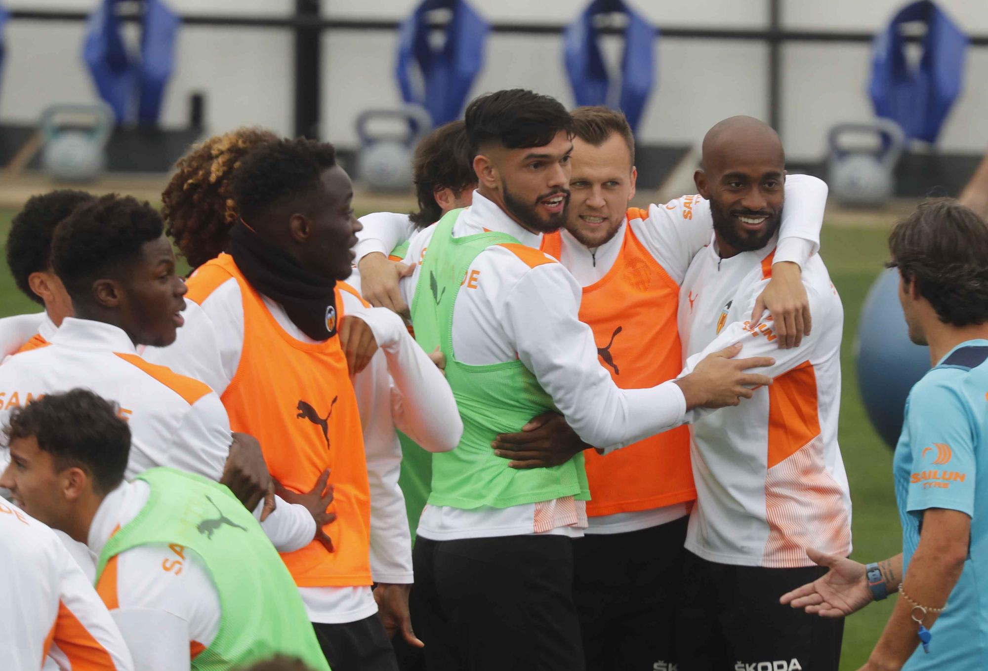 Última sesión antes del partido frente a la Real Sociedad para el Valencia