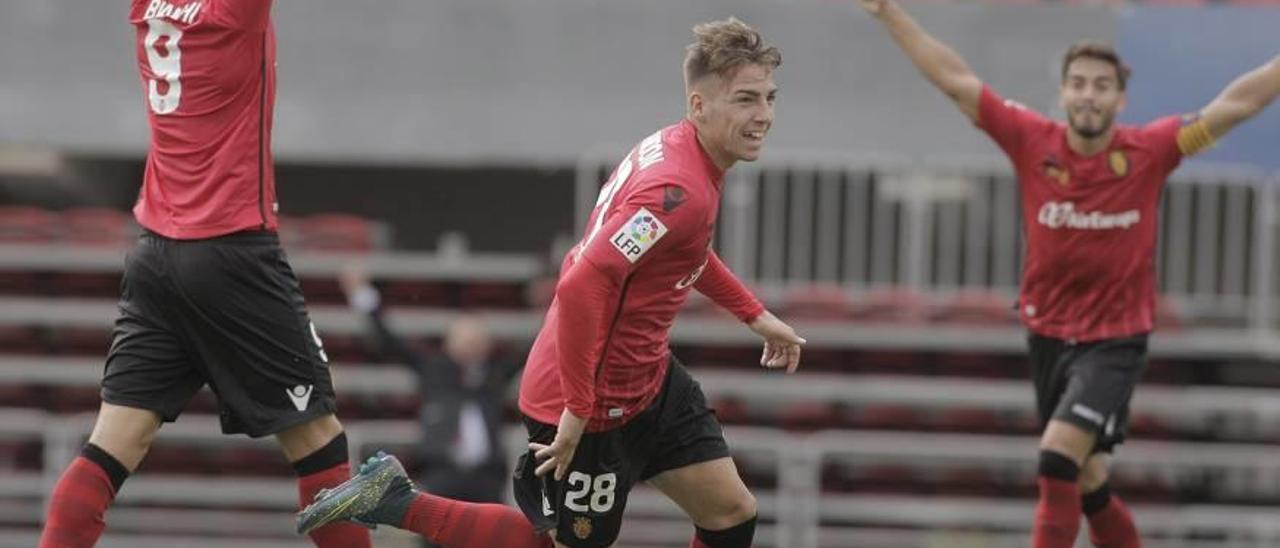 Brandon celebra, junto a Bianchi y Javi Ros, el gol que marcó el domingo al Almería.