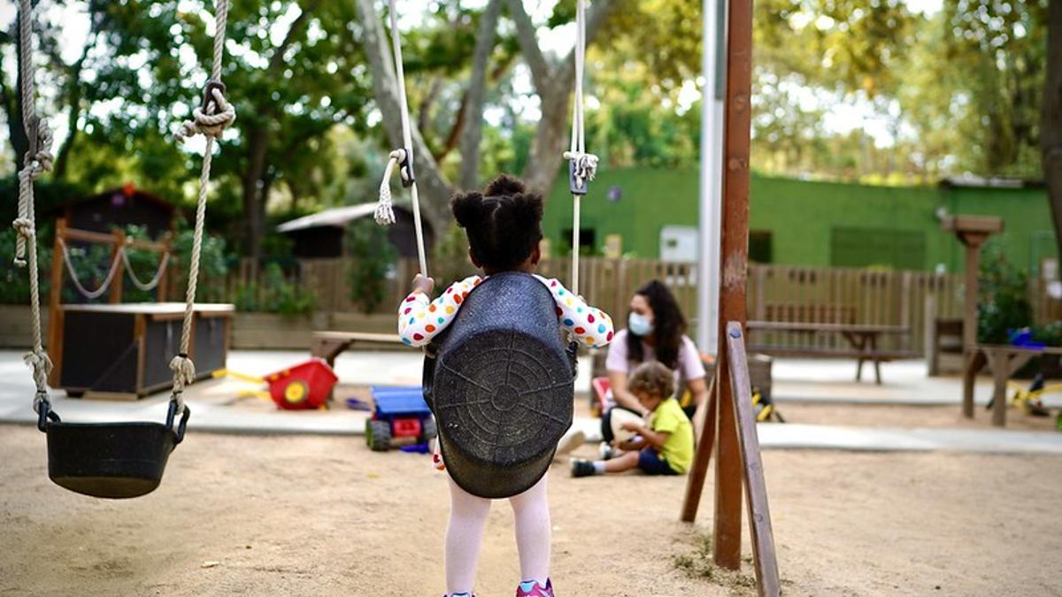 Niña en un jardín de infancia