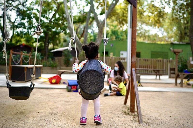 Niña en un jardín de infancia