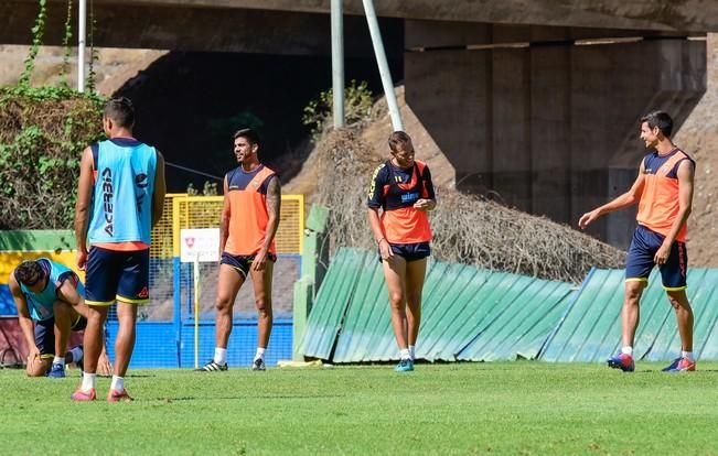 Entrenamiento UD Las Palmas en Barranco Seco ...