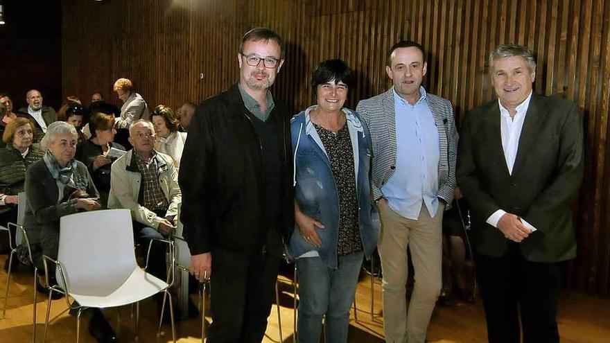 Por la izquierda, Ricardo Montoto (coordinador del Club), Esperanza del Fueyo, Rómulo Canella y Arcadio Martínez.