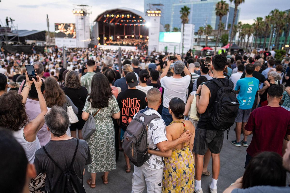 Más de 30.000 personas vibran en el segundo día de Clàssica a la Platja en la Barceloneta