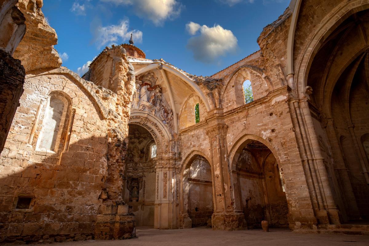 La iglesia en ruinas del Monasterio de Piedra (Zaragoza)