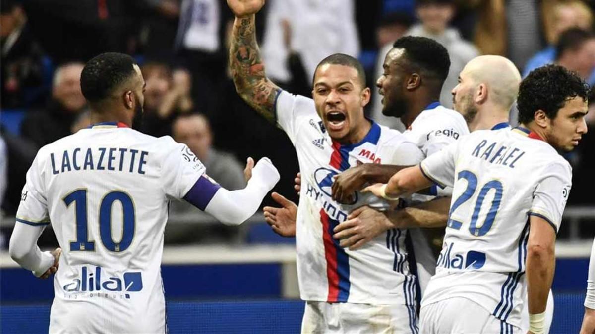 Memphis Depay brilló con el Lyon