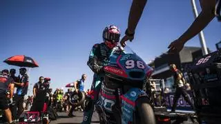 Accidente de los valencianos Daniel Holgado y Ángel Piqueras en la salida de Moto2