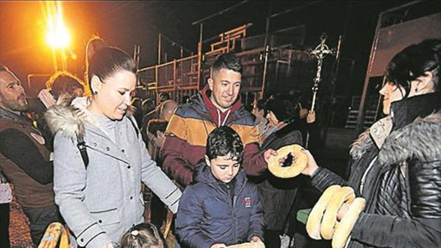 El gran fuego de Sant Antoni ‘purifica’ a la Marjaleria y los grupos Benadresa y Roser