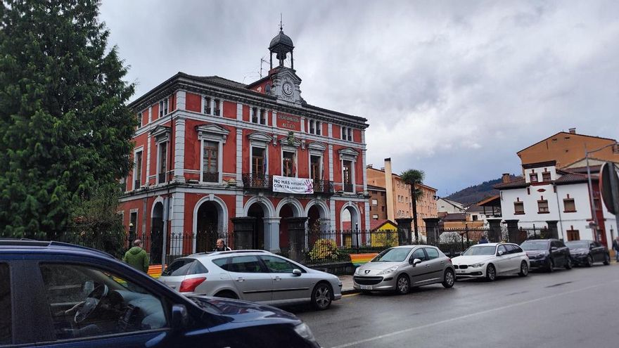 Vox denuncia que hay vehículos municipales de Aller sin asegurar