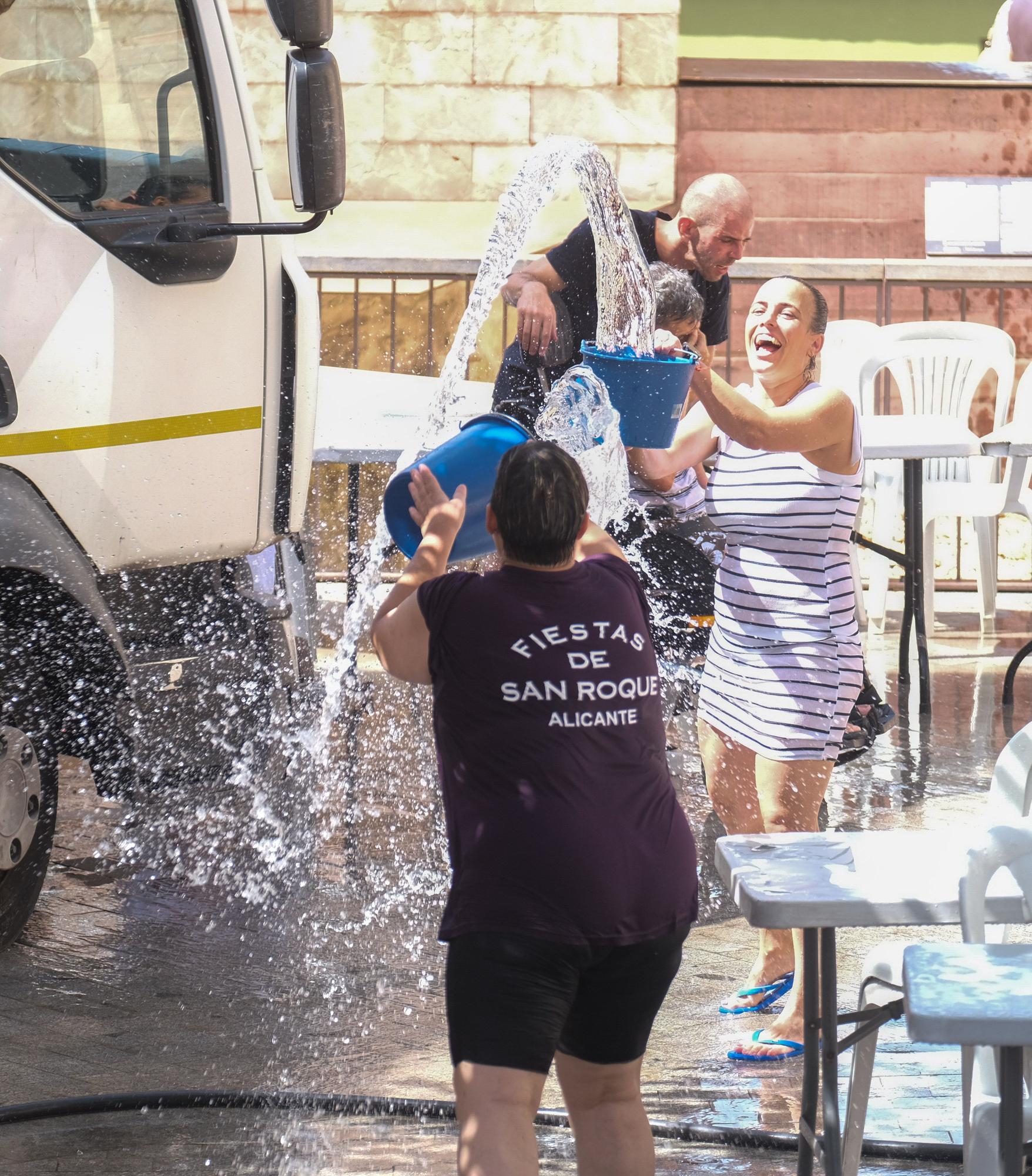 Así ha sido la tradicional "banyà" de las fiestas de San Roque