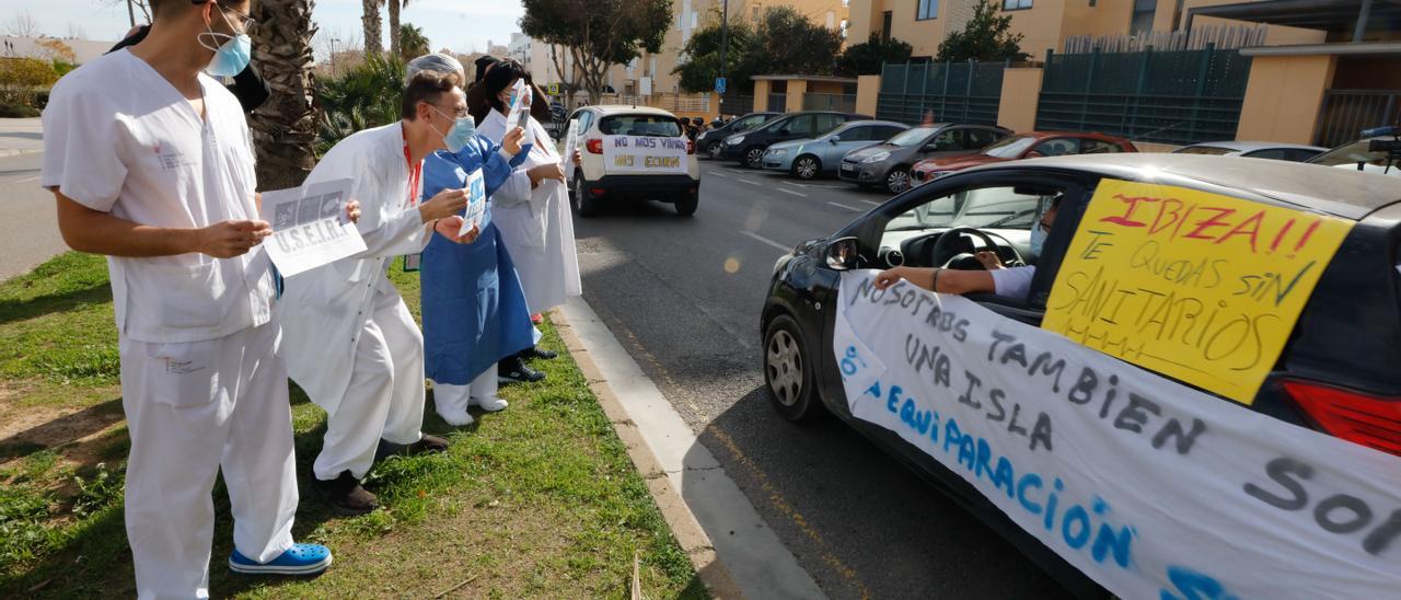 Los sanitarios de Ibiza han protestado en varias ocasiones. J. A. Riera
