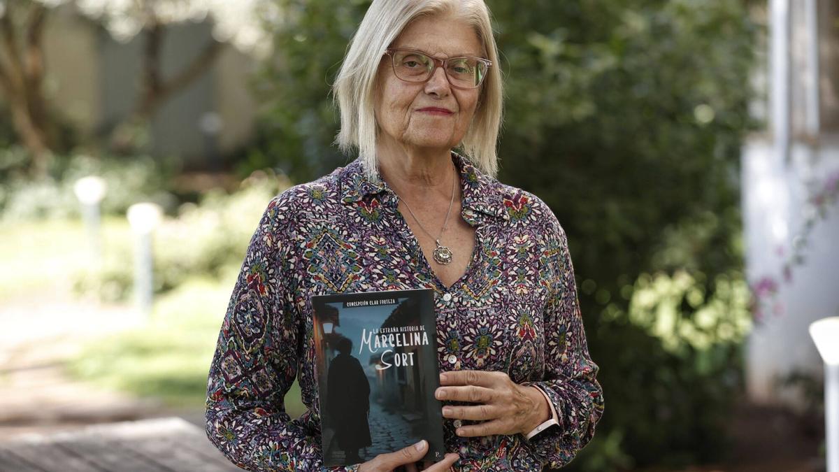 Concepción Clar presenta su tercera novela: 'La extraña historia de Marcelina Sort', un 'thriller' ambientado en una aldea imaginaria