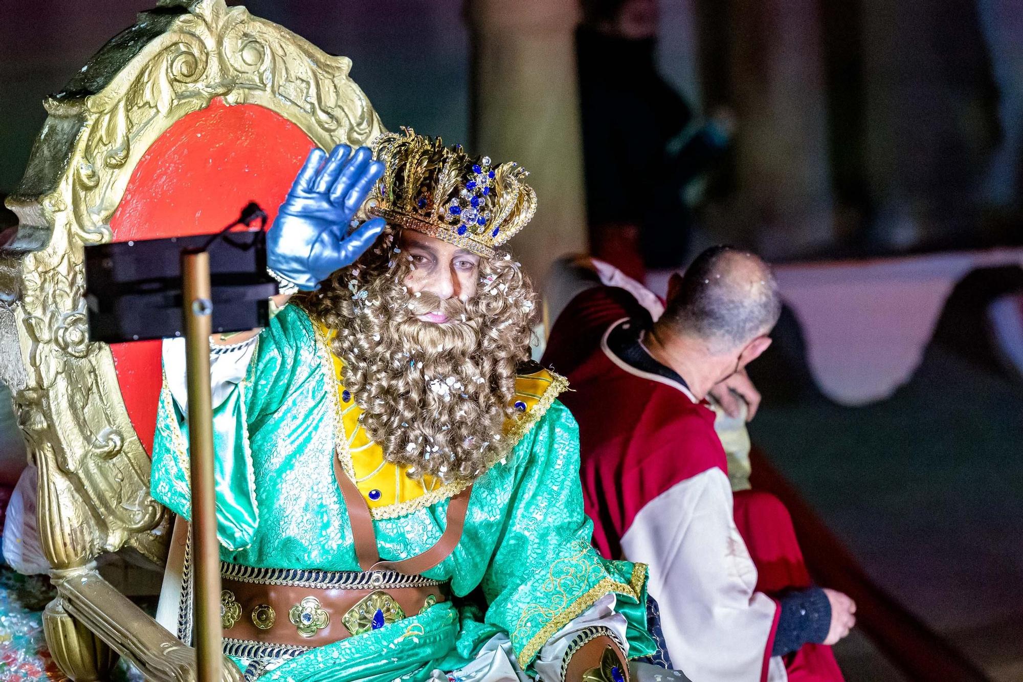 Los tres Reyes Magos fueron recibidos en el auditorio Julio Iglesias del Parque de L'Aigüera.