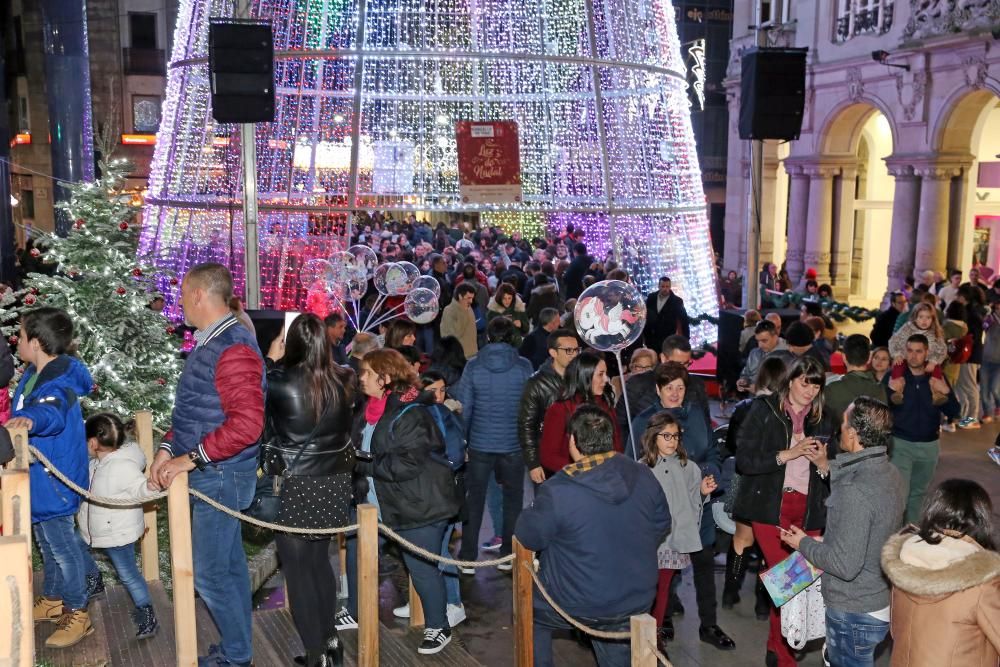 Las calles de Vigo, de nuevo atestadas de gente y de coches // Marta G. Brea