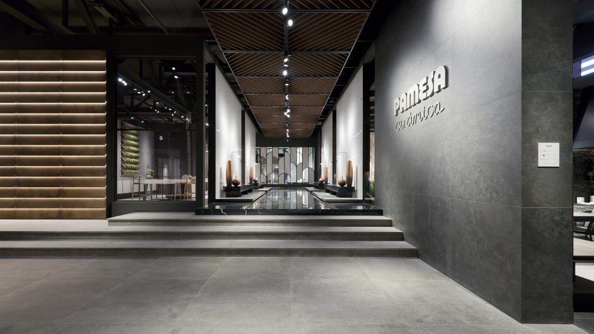 Imagen del ‘showroom’ de tendencias cerámicas en la nueva sede de Pamesa, una instalación materializada con el sello y el ‘know-how’ de Insca.