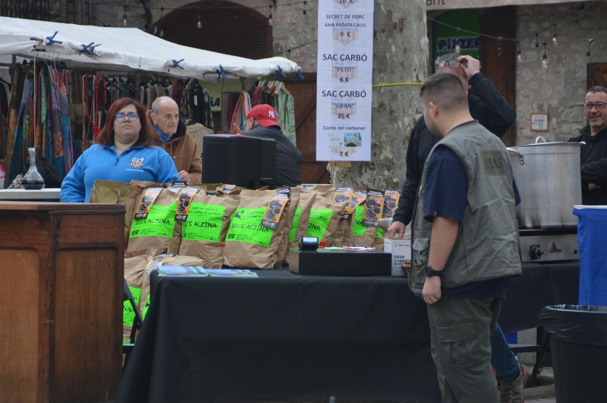 La Fira del Carbó de Sant Llorenç ofereix un producte cent per cent autòcton.