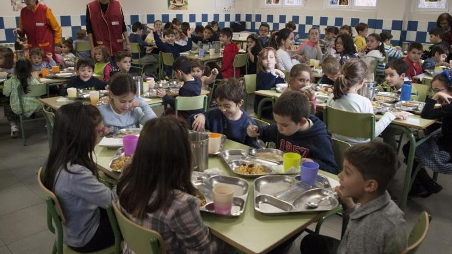 Niños en un comedor escolar de un colegio de la capital