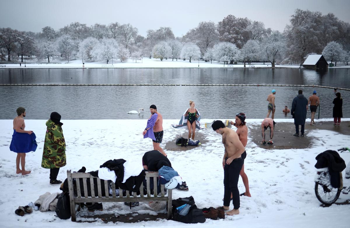 Baños helados en el lago Serpentine, en Londres