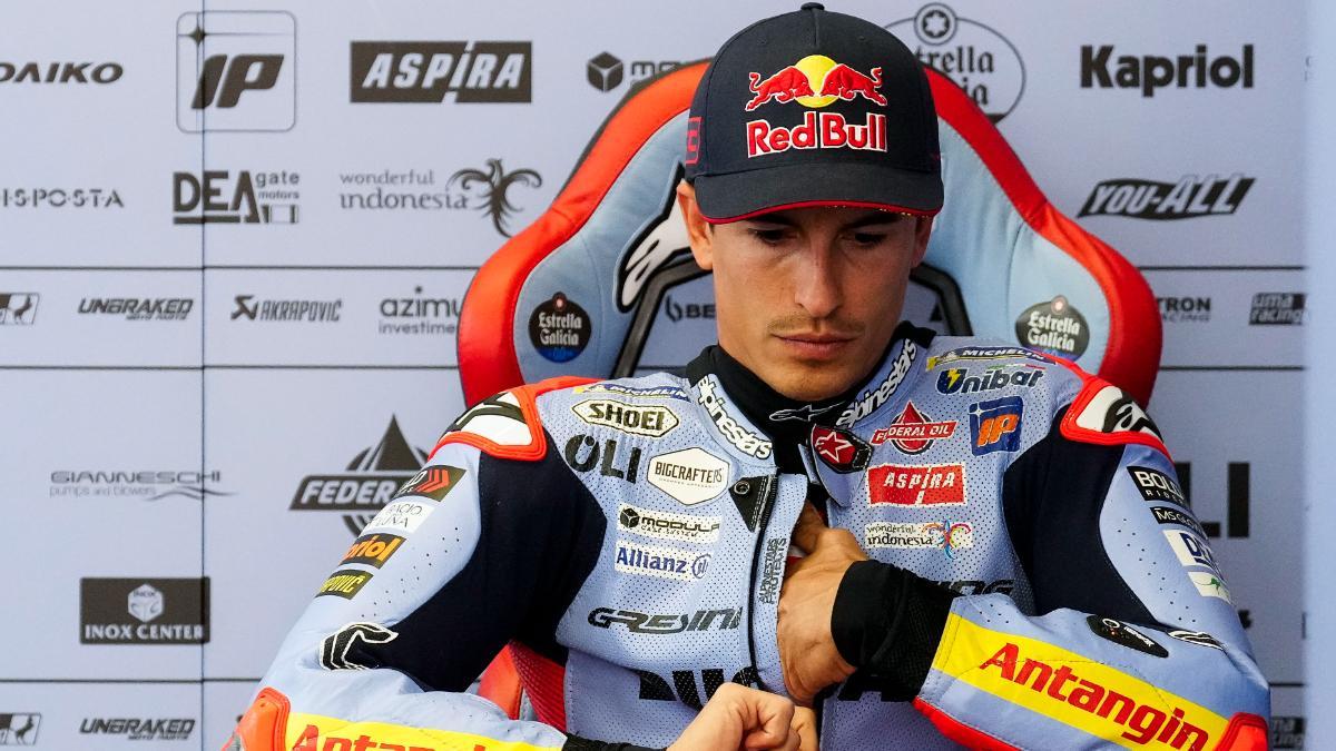 Marc Márquez, en su box antes de salir a pista