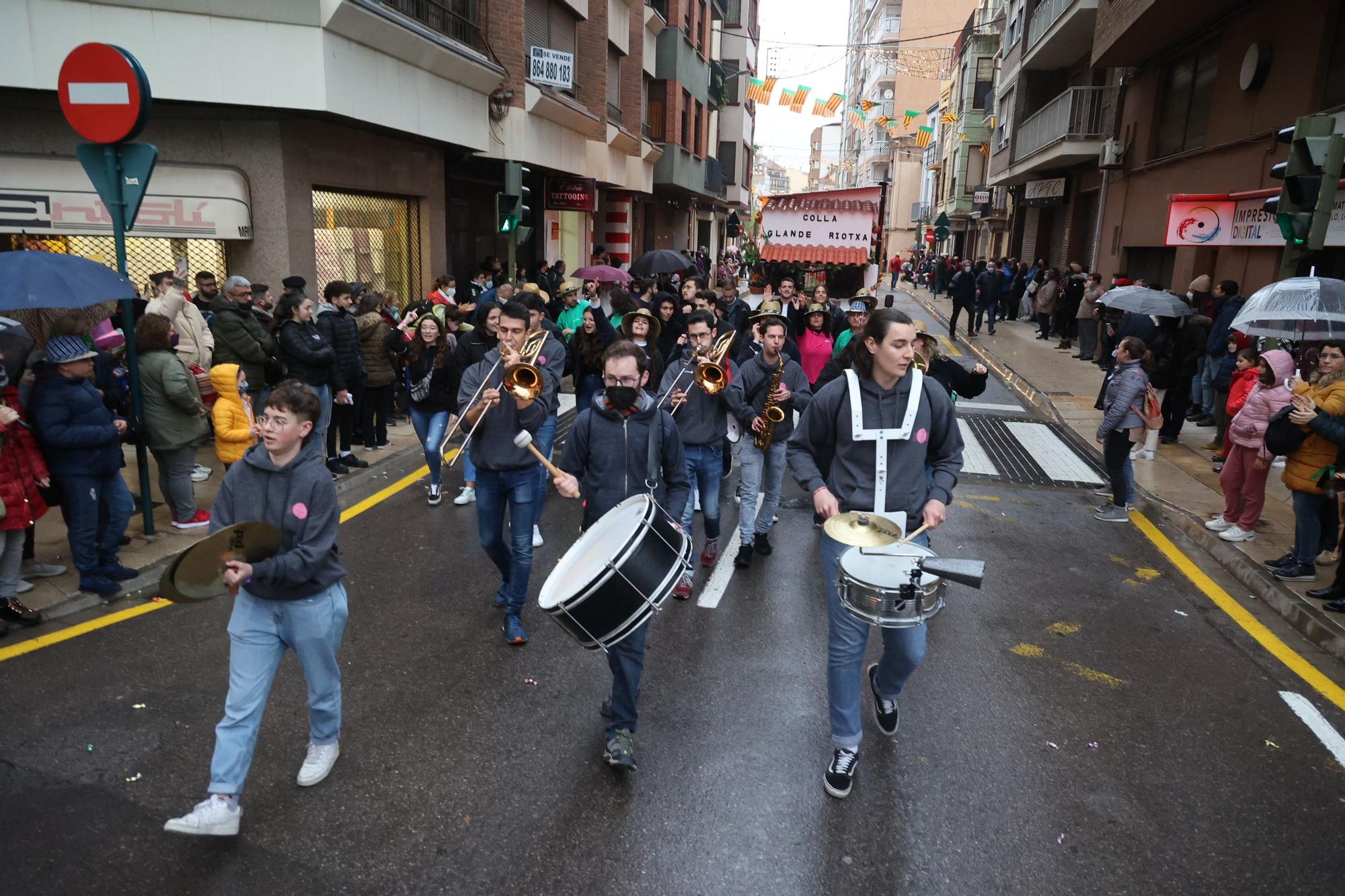 Las mejores imágenes del desfile de carros engalanados y collas de la Magdalena