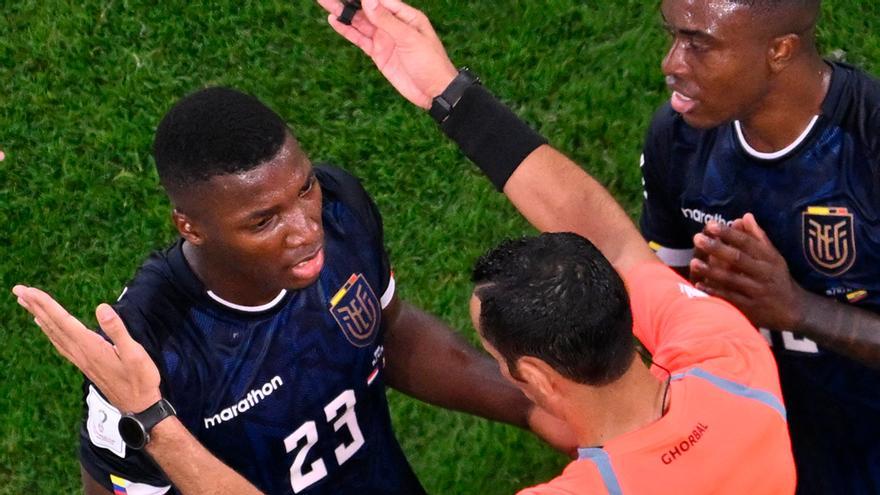 Países Bajos - Ecuador: El gol anulado a Estupiñan