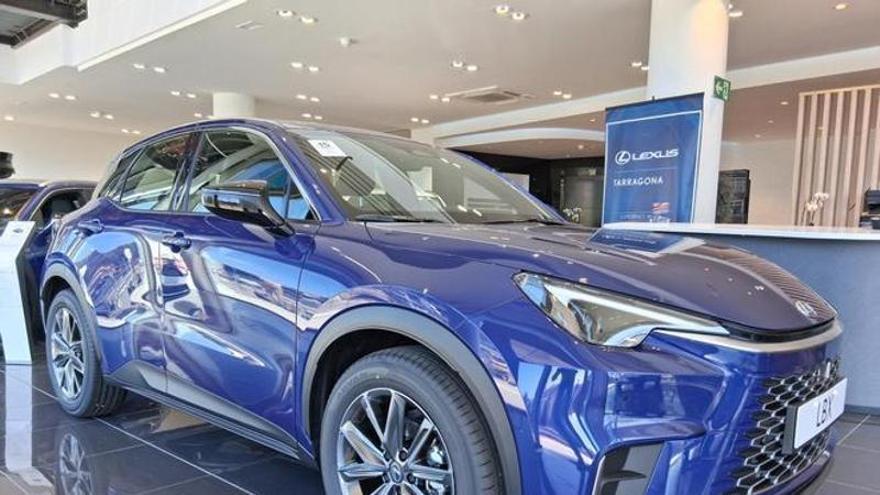 El SUV de lujo urbano que redefine lo que puede ser un coche pequeño: así es el Lexus LBX