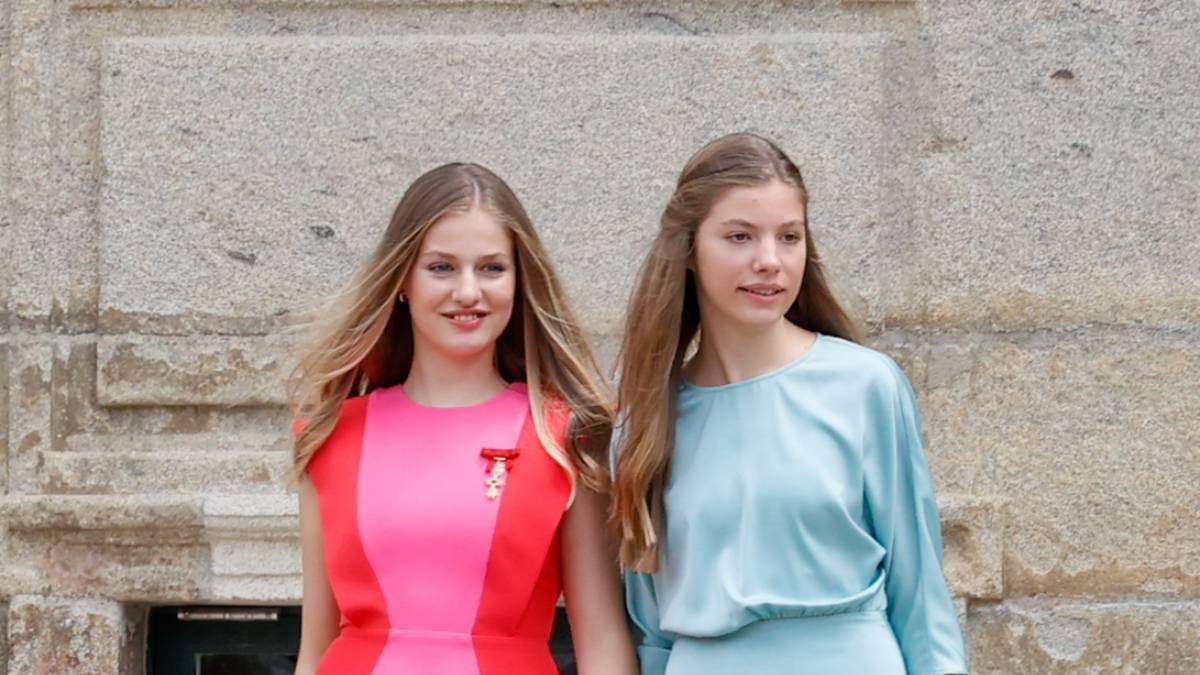 La princesa Leonor y la infanta Sofía, de la mano en Santiago de Compostela