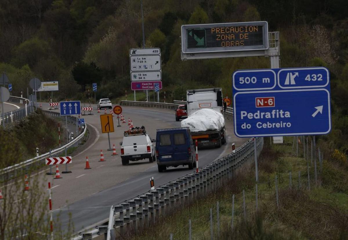 Comienzo de las obras ayer en la A-6, en Pedrafita.