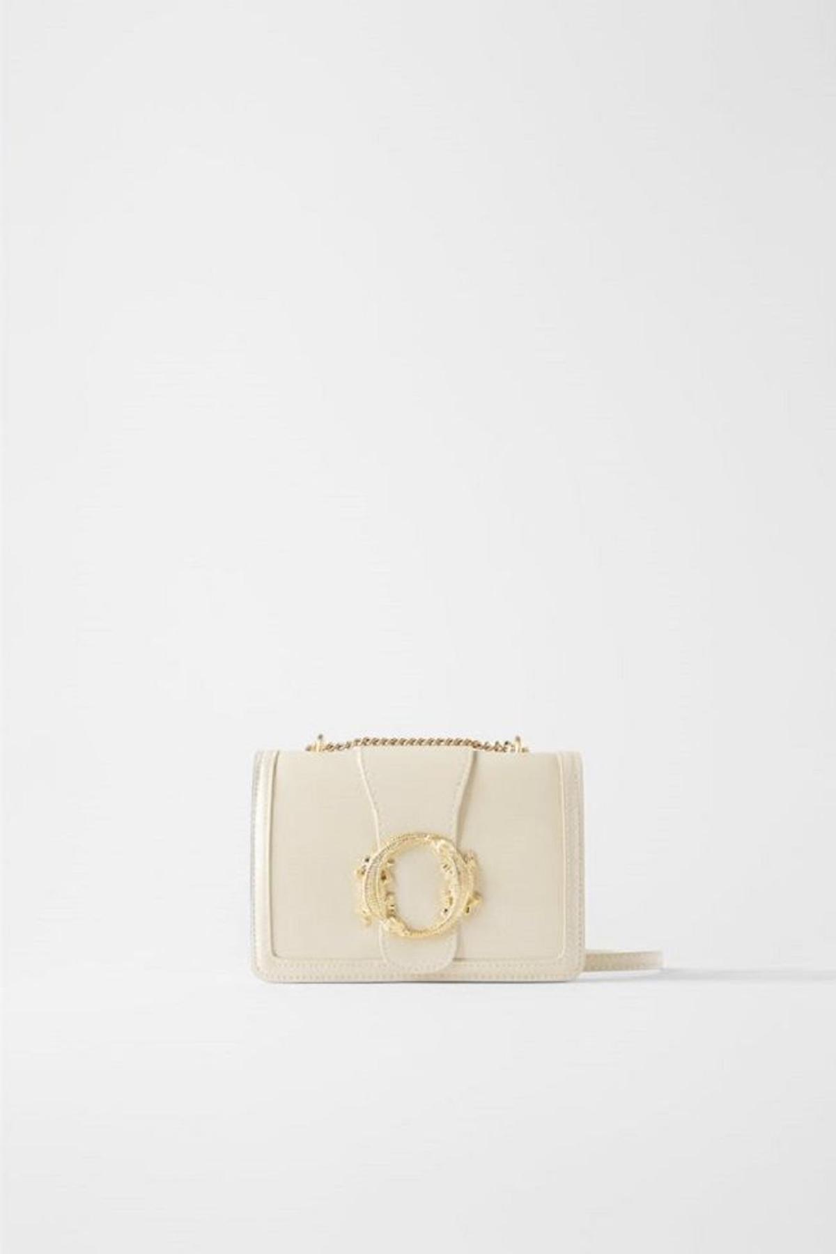 Bolso con hebilla con forma de cocodrilo, de Zara