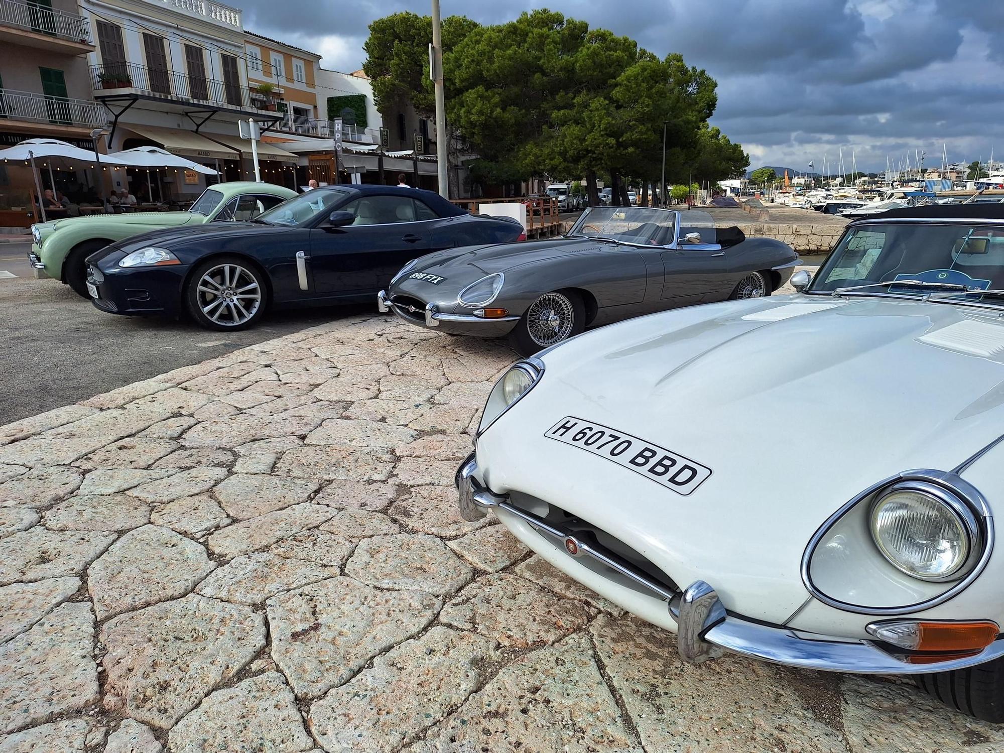 Los clásicos coches de Jaguar circulan por las carreteras de Mallorca