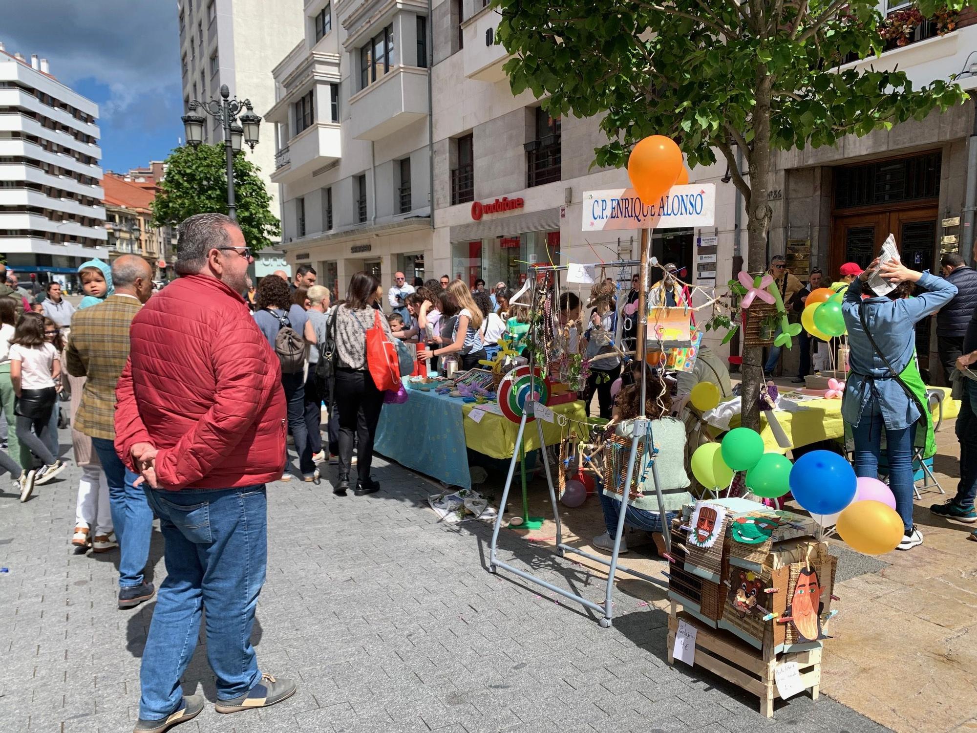 Mercadillo estudiantil en Avilés para el viaje de fin de curso