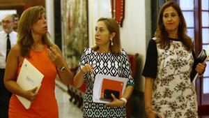 Ana Pastor, la presidenta del Congreso, con Alicia Sánchez Camacho y Rosa Romero. 