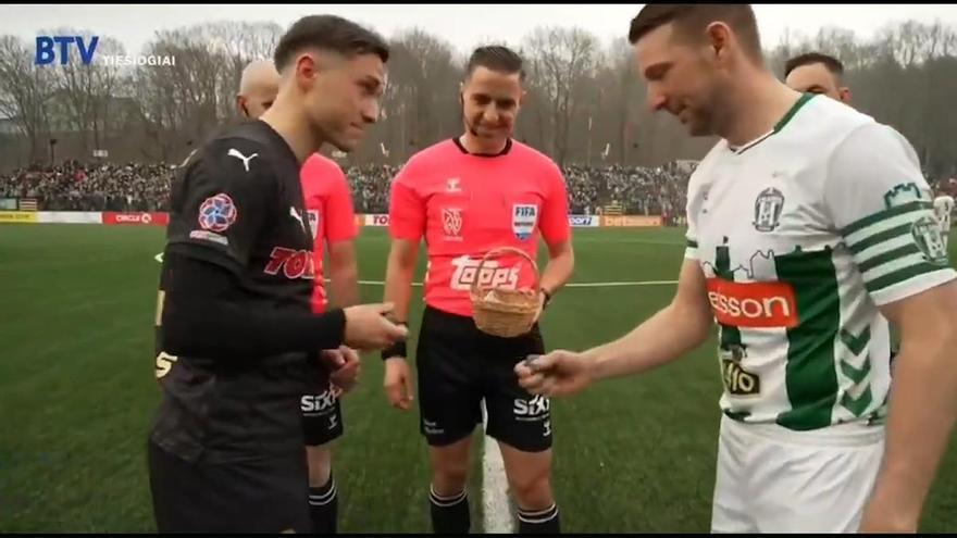 Así deciden el saque inicial en Lituania… con huevos