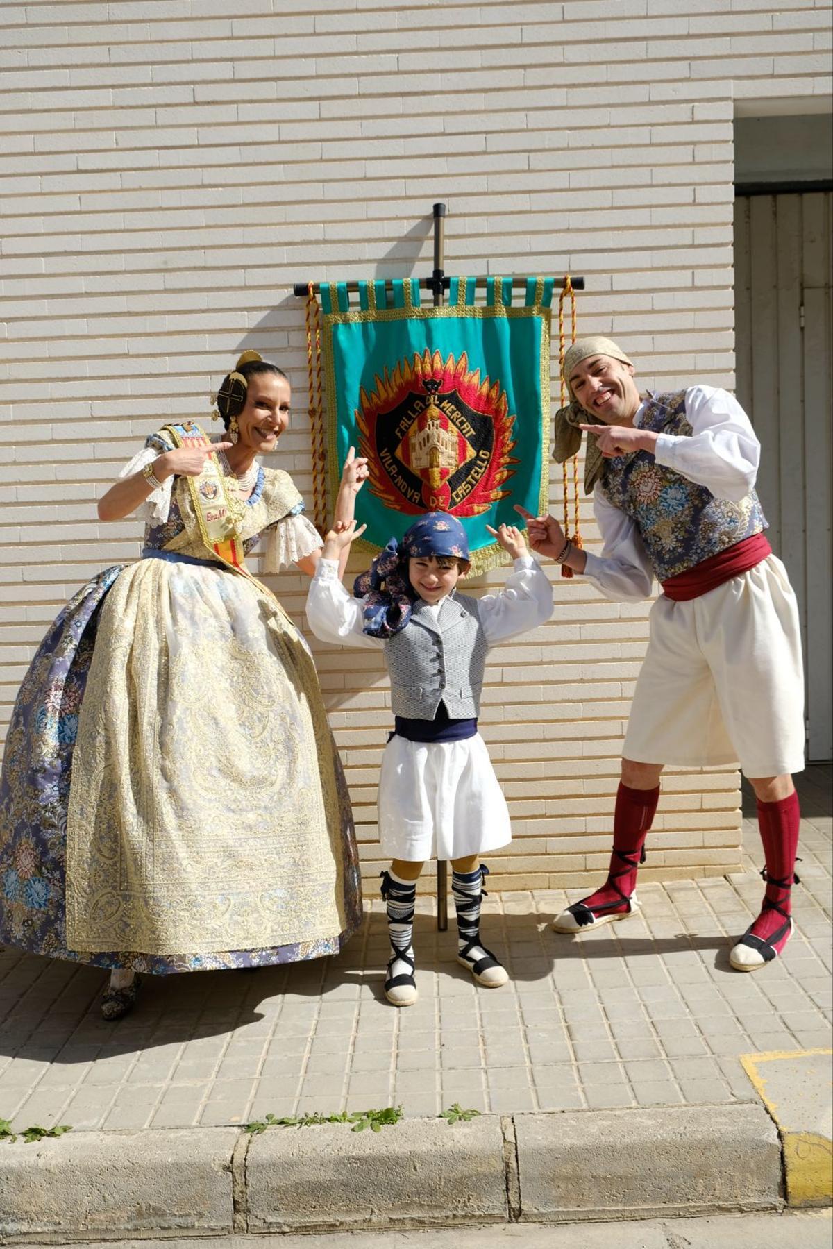 La familia en uno de los actos de las Fallas 2025.
