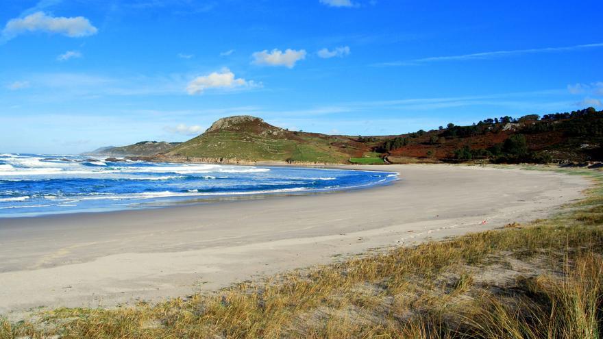 Tres playas de arena blanca para desconectar en Galicia: la recomendación de la revista Escápate