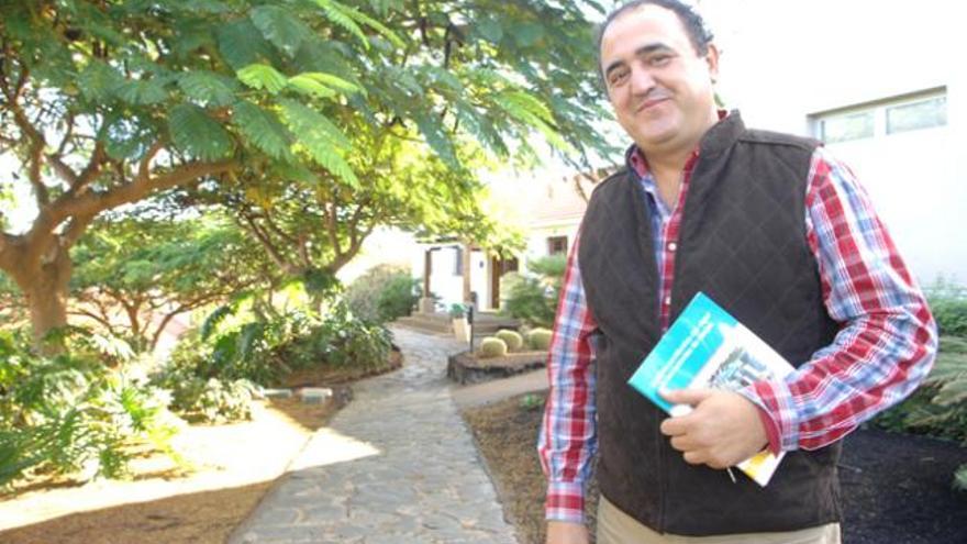 Manuel López Martell, en la Granja Agrícola del Cabildo de Gran Canaria. | juan carlos castro