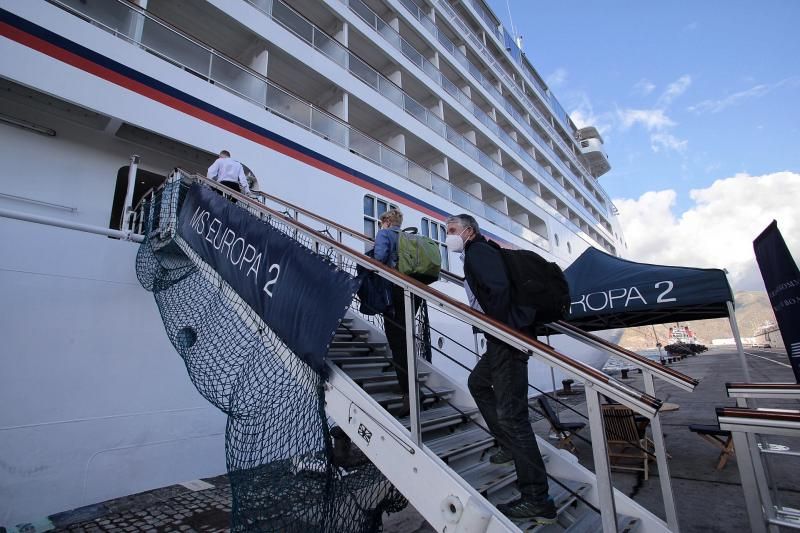 Llegada del crucero de lujo Europa2 al puerto de Santa Cruz de Tenerife