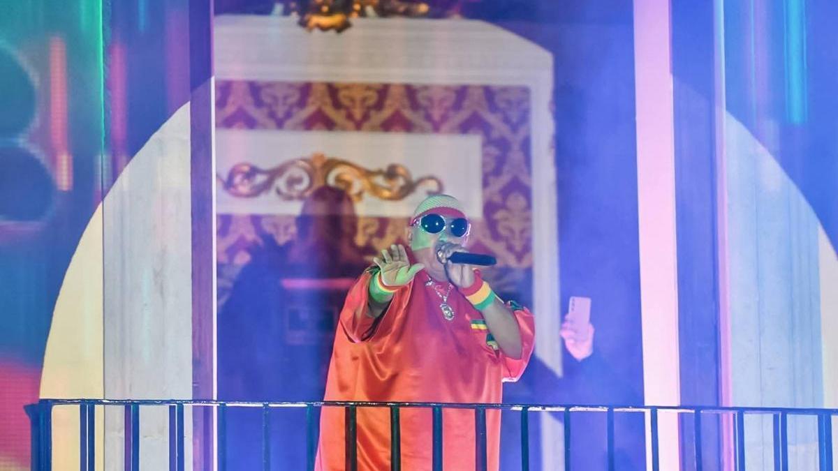 King África pone el ritmo en la "Crida" de Cullera