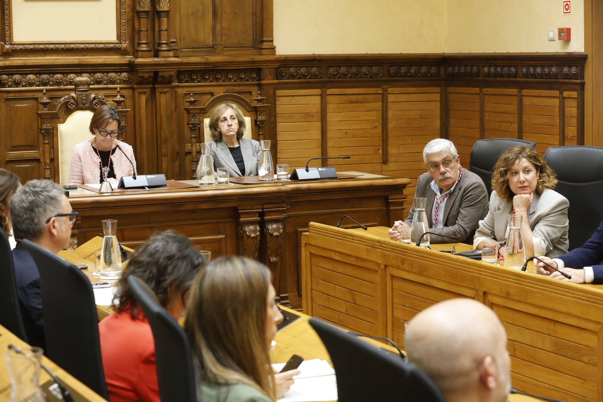 EN IMÁGENES: Gijón honra a sus vecinos ejemplares, ahora sí, tras la interrupción provocada por el apagón