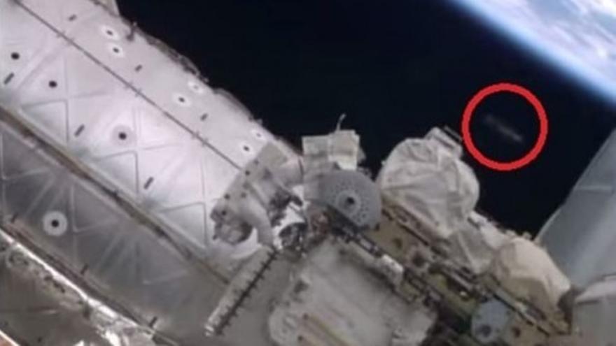 Observan un OVNI durante un paseo espacial en la ISS